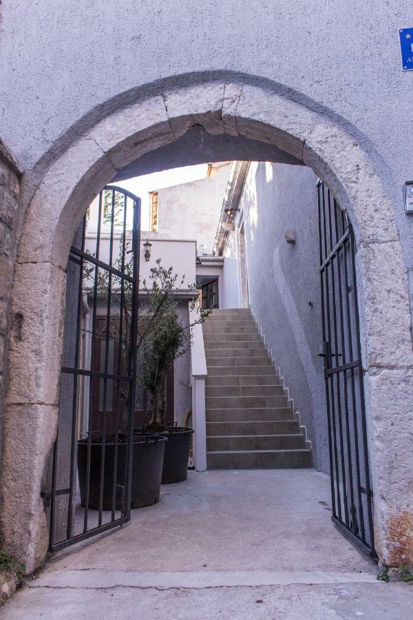 Apartment Old Town Mariolina Krk Town Luaran gambar