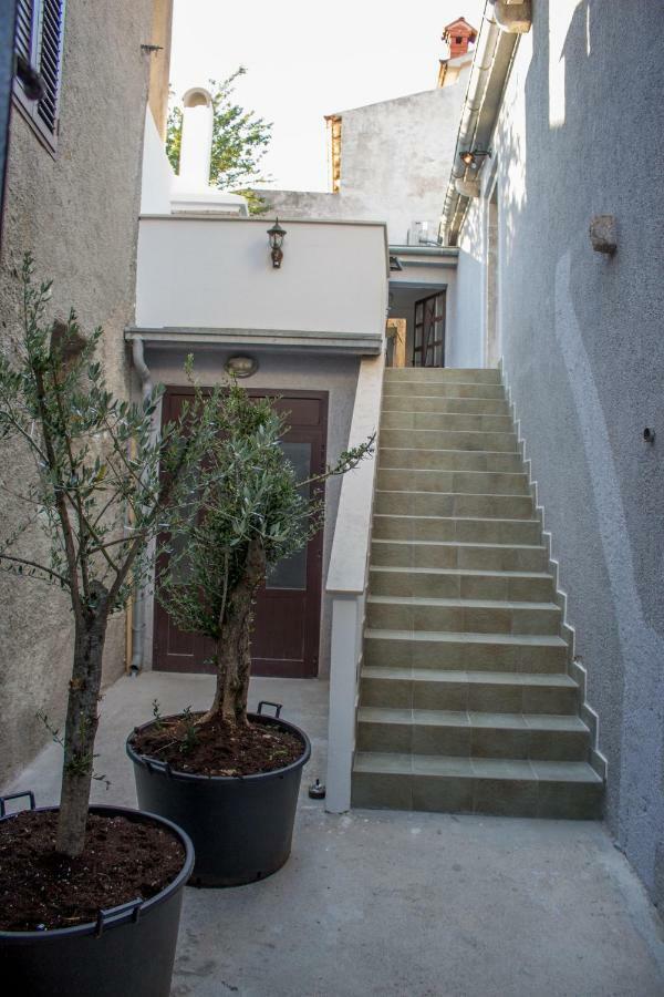 Apartment Old Town Mariolina Krk Town Luaran gambar